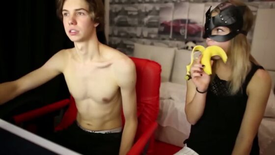 First date on a webcam show with an 18yo girl