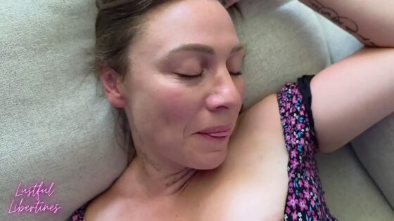 She thought I was my step Dad – My Hairy MILF Stepmoms wet pussy clenched around my fingers in excitement