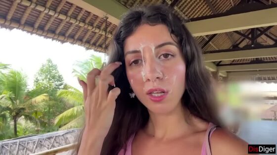 Girl Asks Waiter to Cover Her Face with Cum in Public Cafe to Eat Burger