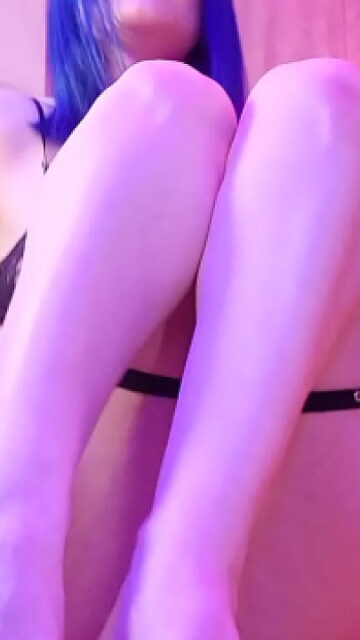 Goth girl with perfect pink pussy masturbates with dildo