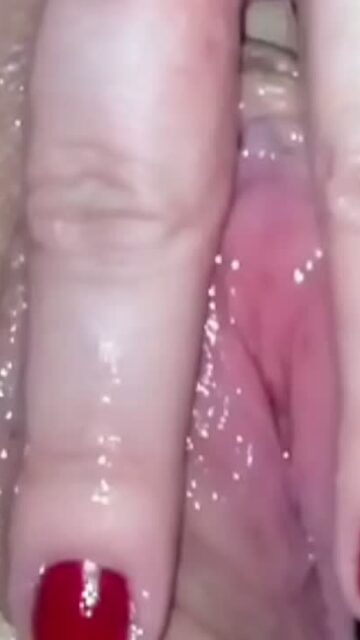 Vertical Pussy Worship