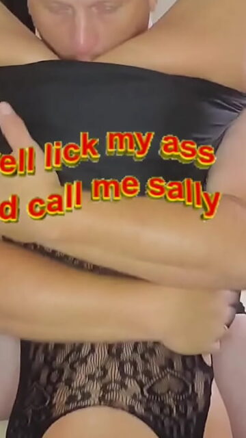 Watch Trixie Dixie doing vertical 69
