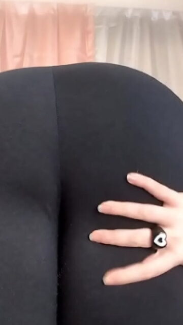 your face goes here (leggings on or off?) [vertical]